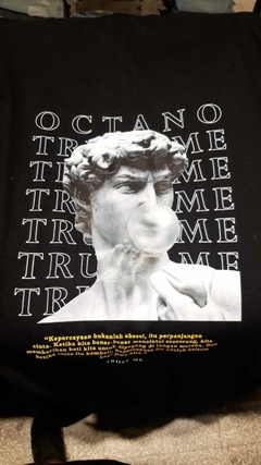 Remera Octano Estatua