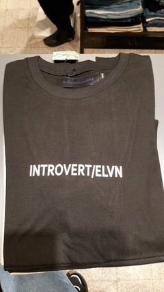 Remera Introvert