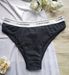 Vedetina CALVIN en internet