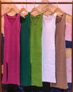 VESTIDO MIDI PREMIUM CINTILANTE COM FENDA DECOTE RETO