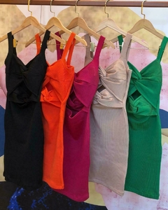 VESTIDO CURTO RAYON DECOTE VAZADO DOIS NÓS - comprar online