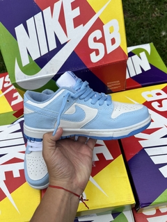 Imagen de Nike dunk Low celeste
