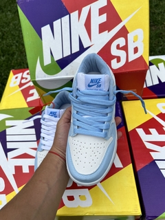 Imagen de Nike dunk Low celeste