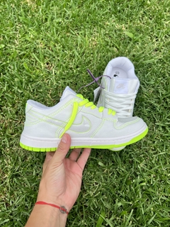 Dunk Low White/fluor - comprar online