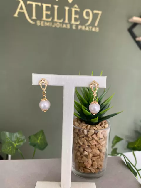 Brinco Perola com Base Vazada