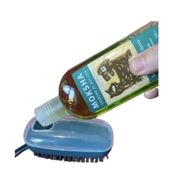 Cepillo con dispenser para Shampoo