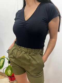 REMERA DEEPLY + SHORT GABARDINA VERDE