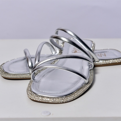 Rasteira Chloe tiras prateadas com lateral em pedrarias