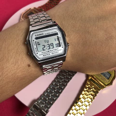 Relógio estilo Casio na internet
