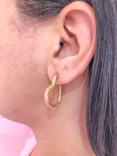 Brinco Argola Coração Texturizado Dourado na internet