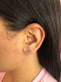 Brinco Ear Cuff 3 corações na internet