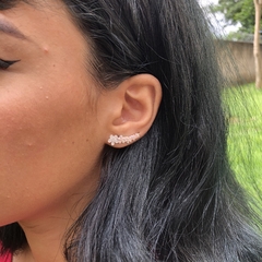 Brinco Ear Cuff Flores na internet