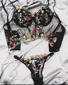conjunto de corset bordado en internet