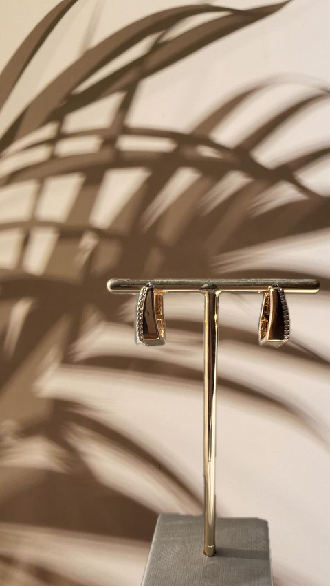 Argola click com detalhe cravejado