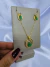 CONJUNTO LUXO COLAR E BRINCO OVAL PEDRA CENTRAL VERDE LATERAIS CRISTAIS CRAVEJADOS 45 CM na internet