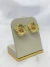 BRINCO FLOR CRAVEJADA COM ZIRCÔNIAS BANHO DE OURO 18K