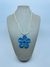 COLAR ELO CRISTAIS NATURAIS BRANCO PINGENTE FLOR AZUL - comprar online