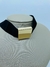 CHOCKER CAMURÇA PRETA COM PINGENTE CENTRAL QUADRADO DOURADO
