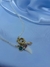 COLAR ELO CRISTAIS BRANCO PINGENTE DENTE DE SABRE BRANCO ZIRCONIA VERMELHA MAO DE FATIMA PONTO DE LUZ VERDE
