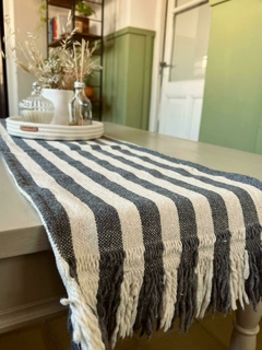 Camino Rustico Lineas con Flecos - comprar online