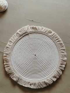Individual/ Centro de Mesa Crudo con Flecos - comprar online