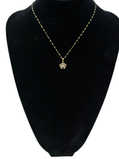 Collar de acero dorado en internet