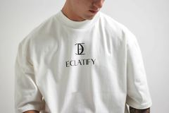 REMERA CANNES OFF WHITE - BOXY OVER en internet