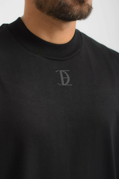 REMERA NIZA NEGRO -BOXY OVER - Eclatify