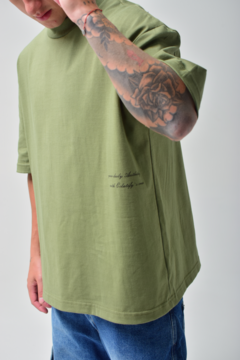 REMERA WHITNEY - BOXY OVER - comprar online