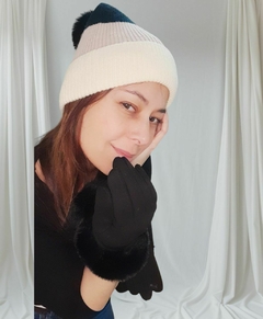 Gorro Tricolor con Pompòn. en internet