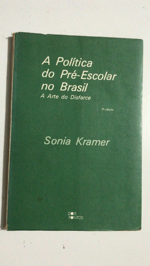 Sonia Kramer. A política do pré-escolar no Brasil: a arte do disfarce