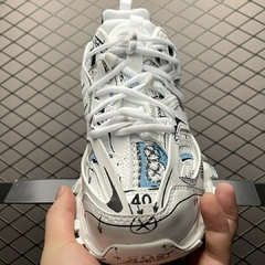 Balenciaga Paris família Track Sneaker na internet