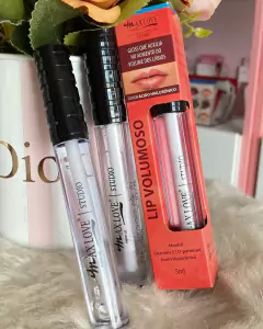 Lip volumoso Max love na internet