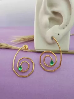 Brinco Caracol com detalhe em zircônia verde - comprar online