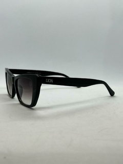 Óculos de Sol Jakarta Lion Gatinho - Preto Degradê 20003614990