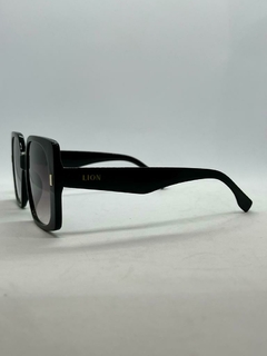 Óculos de Sol Macau Lion - Preto com Degradê 2514990 - comprar online