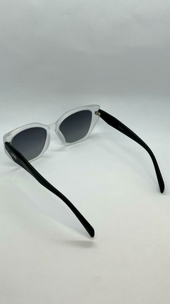 Óculos de Sol Lion Outeiro Polarizado - Branco Fosco 41718990 na internet