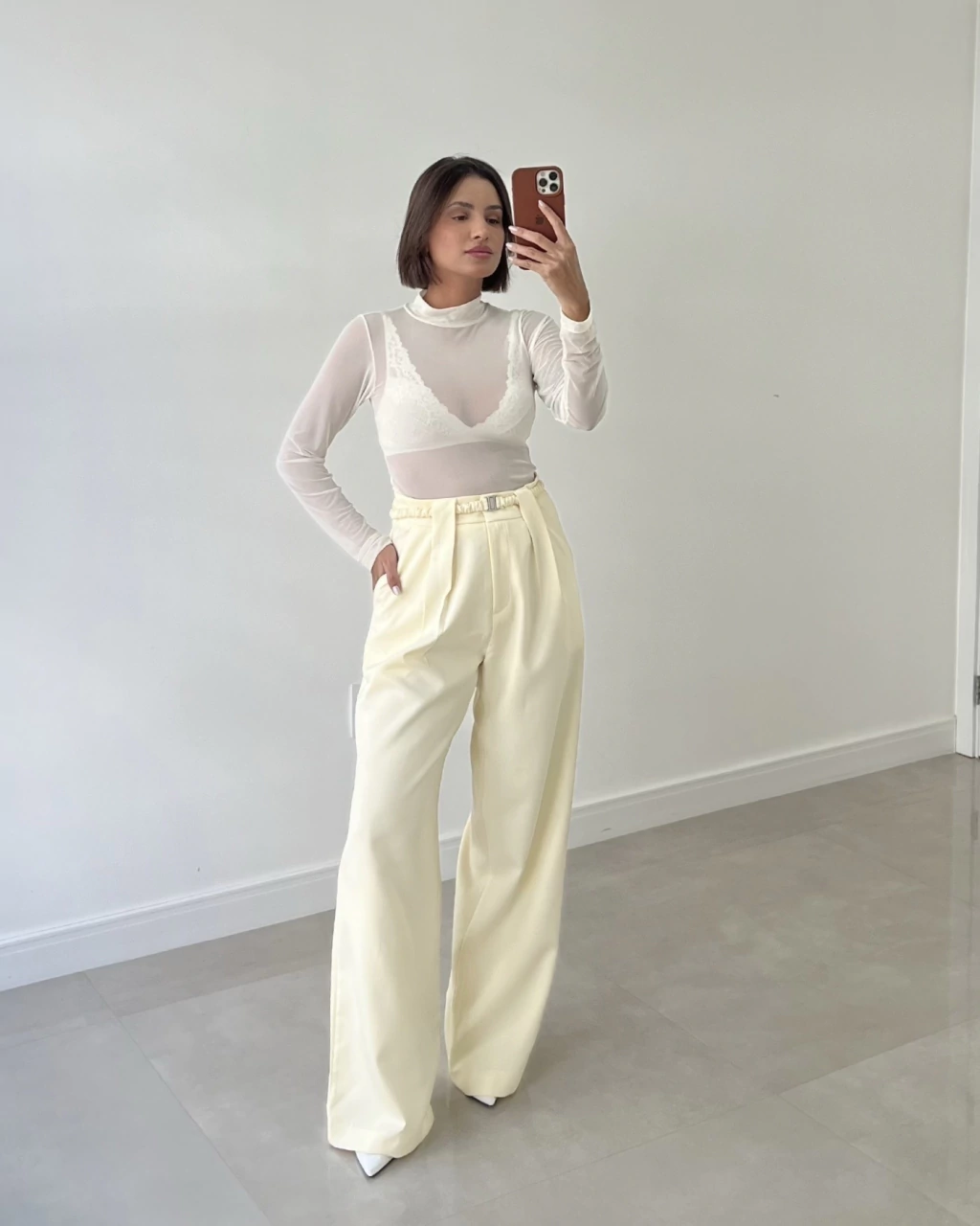 Calça alfaiataria amarelo creme