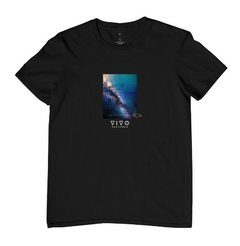 Camiseta VIVO Abundância Galáctica - Coleção Cosmic Vibe