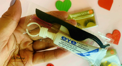kit com cola, escovinha e pinca