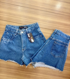 Shorts jeans mais estilosa na internet