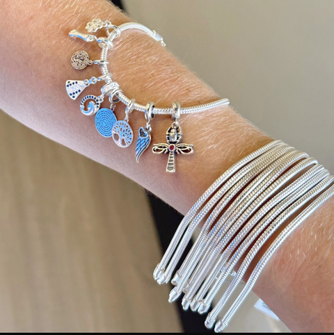 Pulseira Berloques (Prata 925 )chama WhatsApp