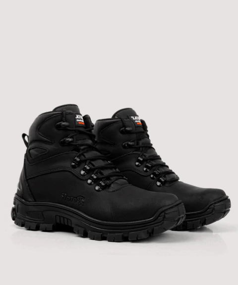 Bota Black Out