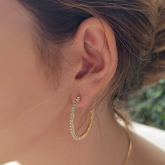 Brinco argola com zircônia , banho em ouro 18 k