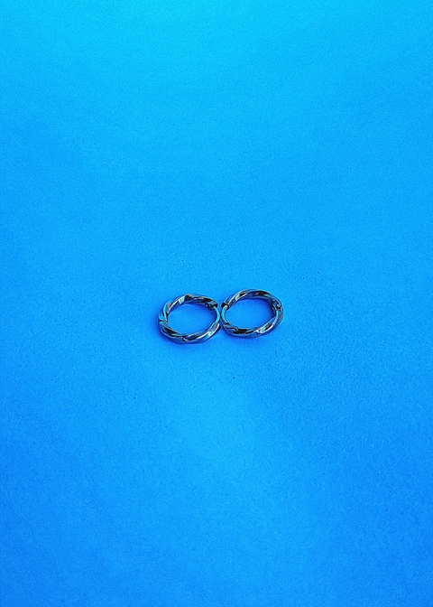 Brinco Click Argolinha Torcida em aço inoxidável