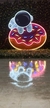 Astronauta com Danuts em Led Neon