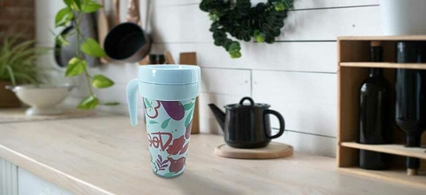 Jarro termico moderno con asas