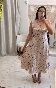 Vestido mídi florzinha nude