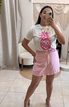 Short saia Iza na internet