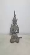 Antiga escultura de divindade Tailandesa em bronze com patina verde azulada